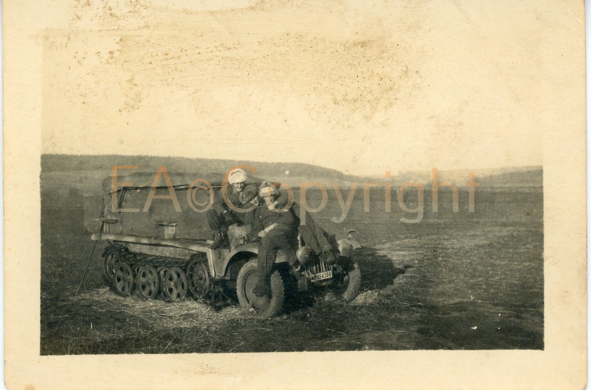 Russland Halbkette Pelzmütze Sd.Kfz. Zugmaschine Foto