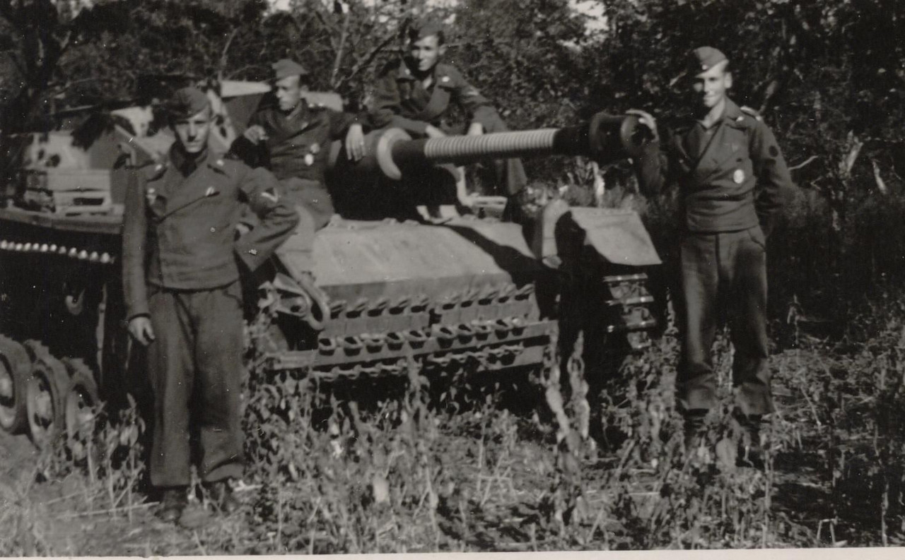 Sturmgeschützeinheit mit Sturmgeschütz mit ca. 3