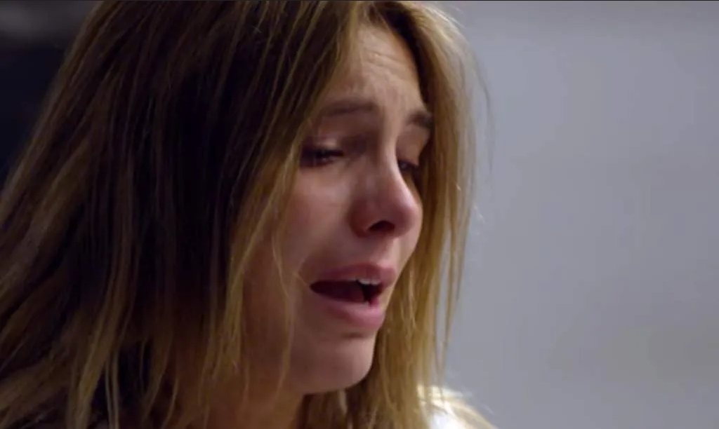 Lele Pons se tatúa el trasero, pero algo sale mal