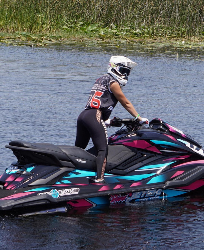 surfing240_JETSKI RACER3A