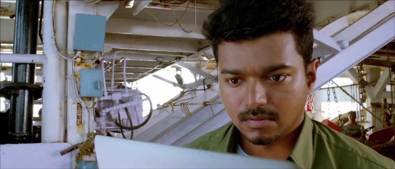 Thuppakki 2012 WebRip [Hindi + Tamil] 480p, 720p Screenshot