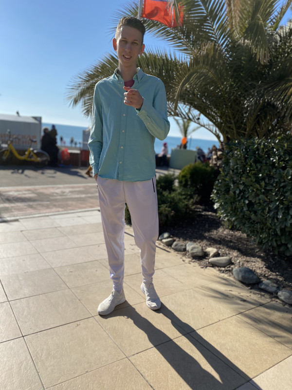 7A010551-C7D2-4033-9045-52EFBF0944DD