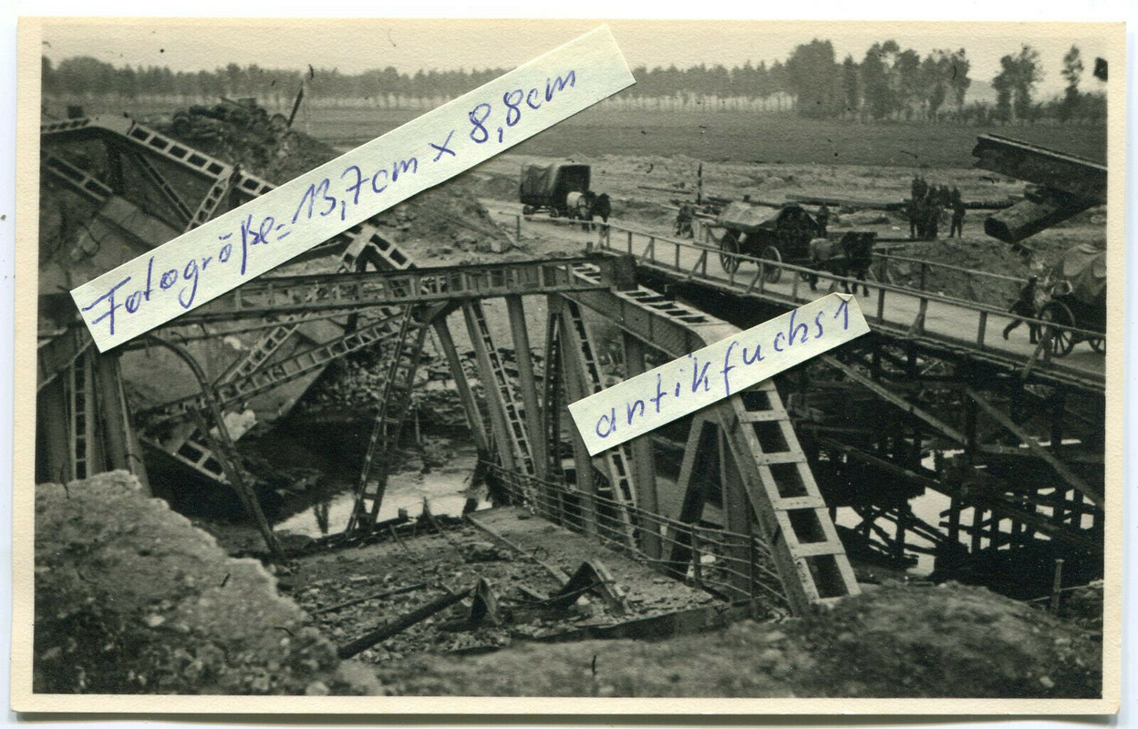 WH-Notbrücke über die gesprengte Schelde-Brücke bei Izegem in Belgien 1940