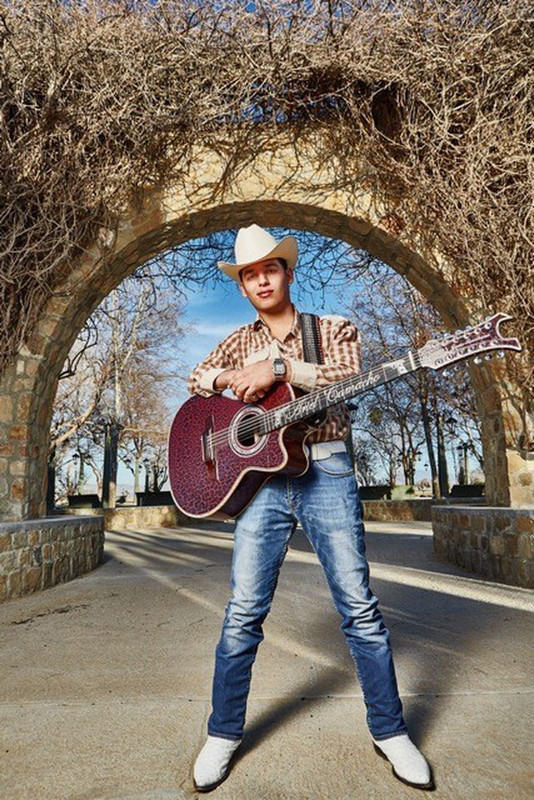 Natanael Cano llora al recordar a Ariel Camacho; lo inspiró a ser cantante