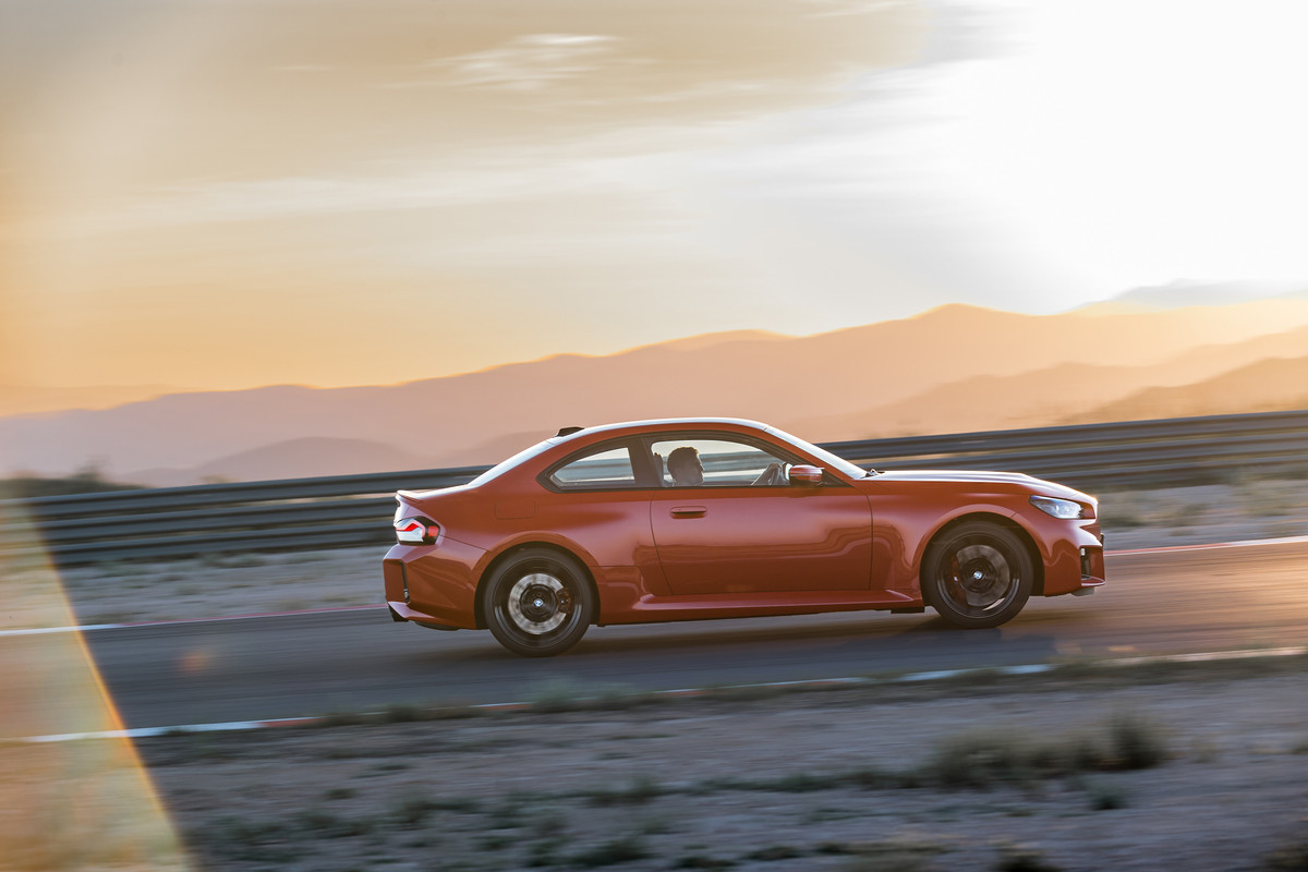 P90482734_highRes_the-all-new-bmw-m2-r