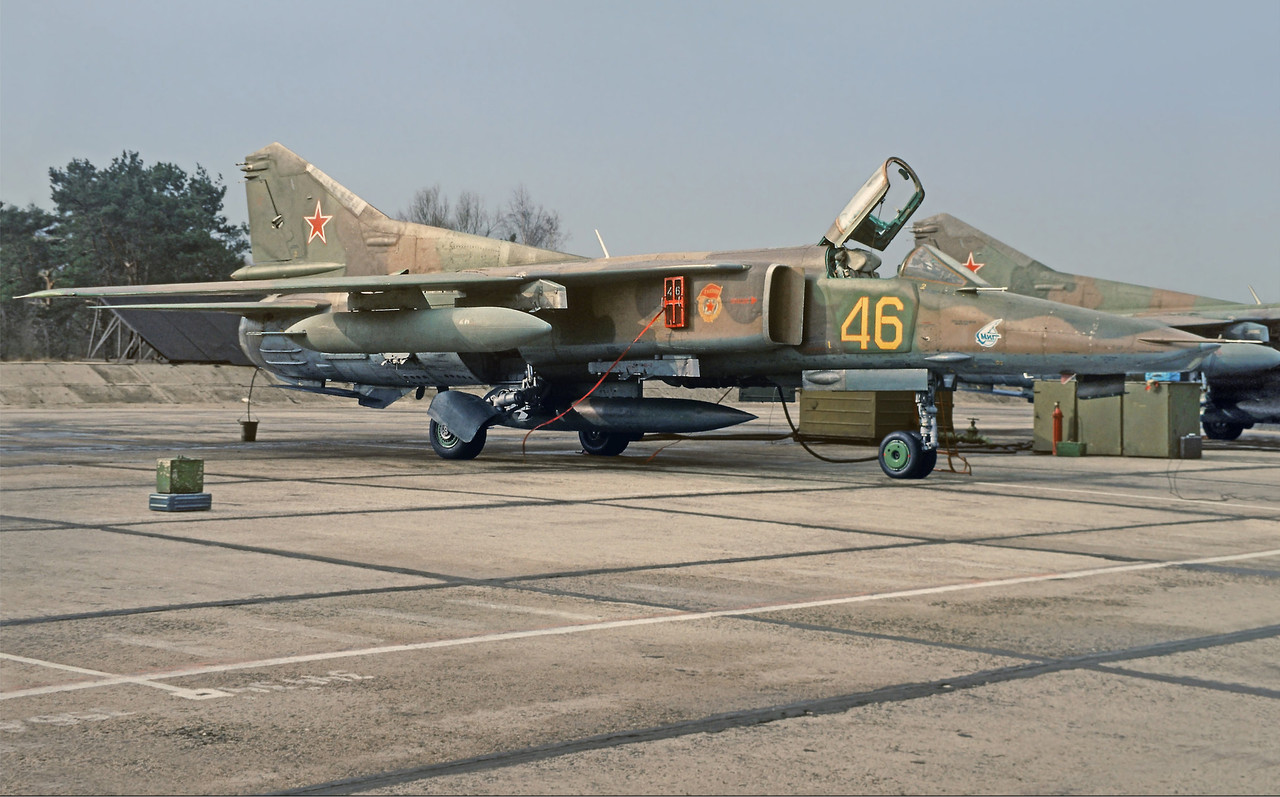19 GvAPIB Mig-27D Yellow 46_61912561310 (2)