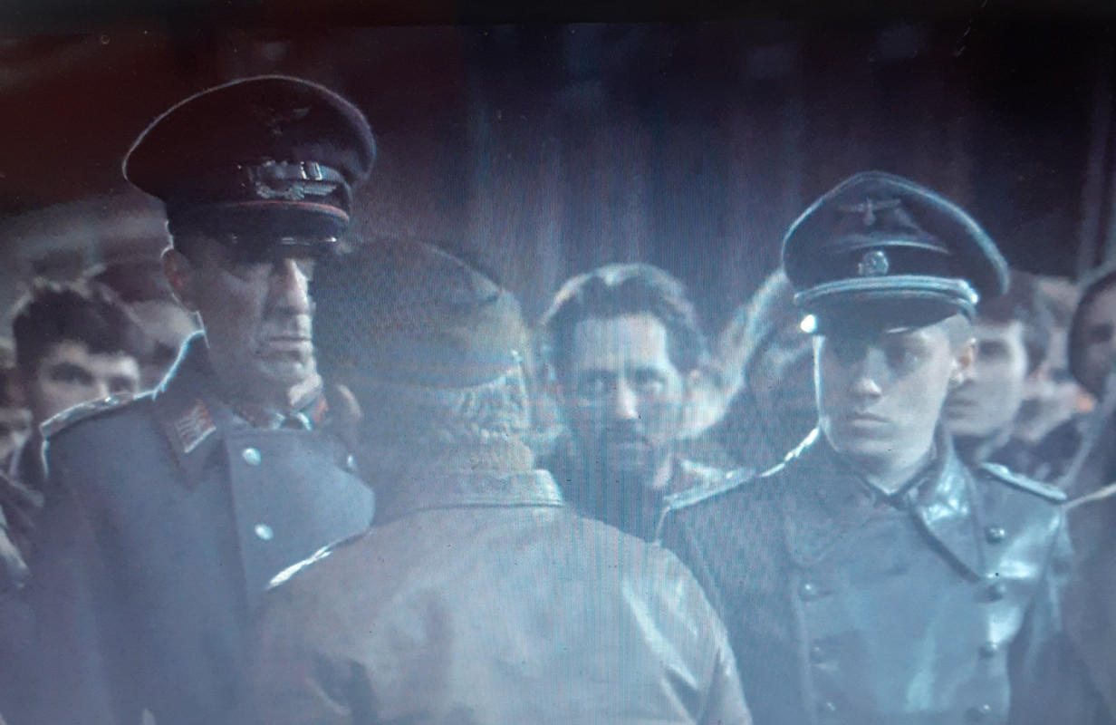 Capitulo 9 (33.55) Sargento Mayor Luftwaffe con Capitan SS
