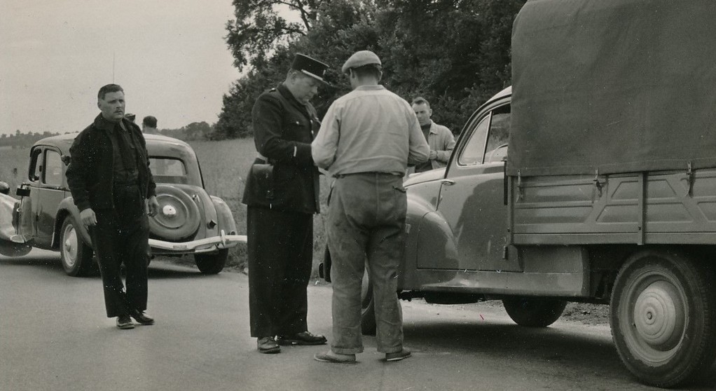 Voitures-Pièges-1956-Police-Traction-Citroën-Pho