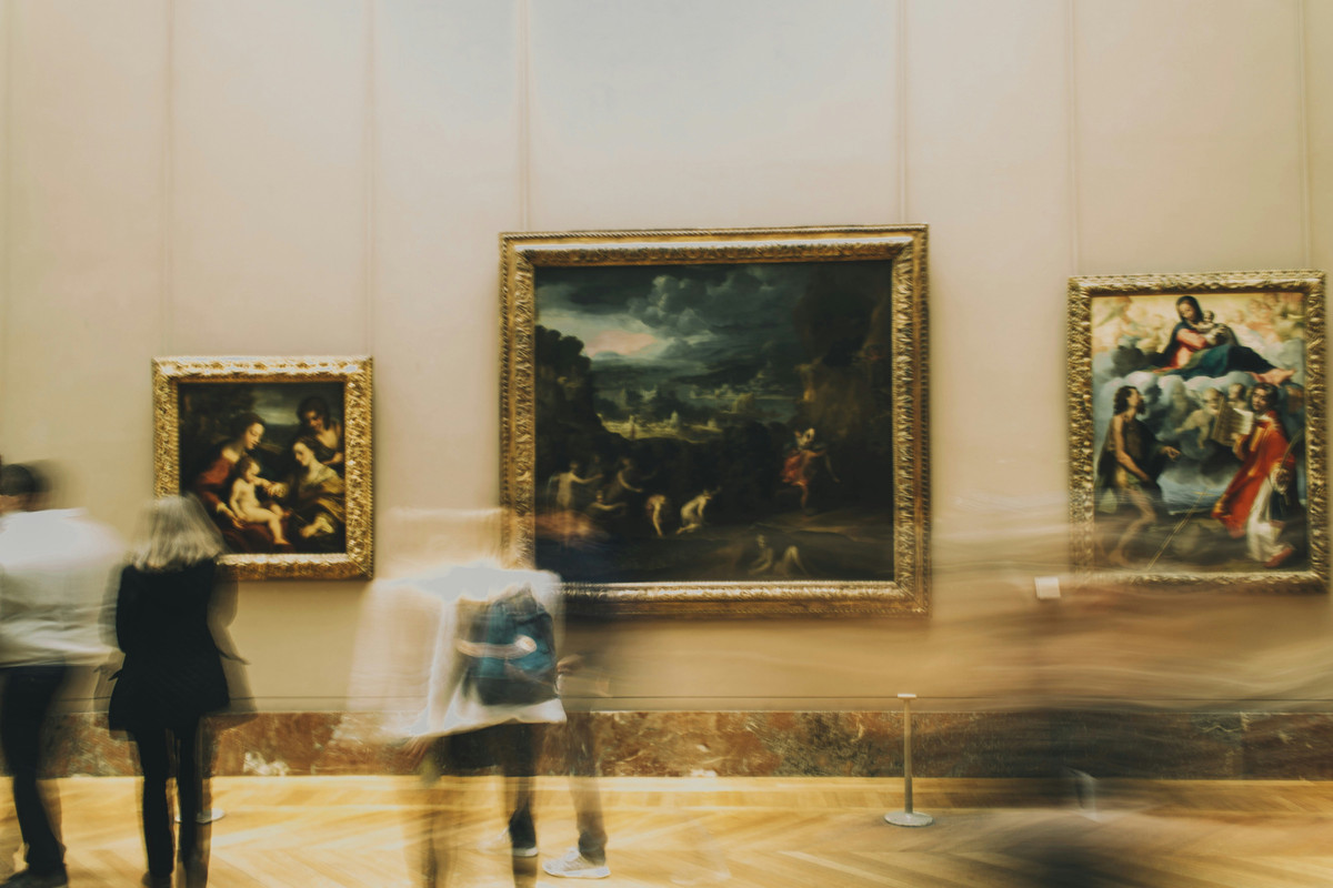 
							Louvre History