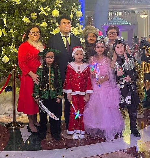 «Жаңа жыл республика төрінде» атты Президенттік шырашасына мектебіміздің 3”Ә” сынып оқушысы Өмірзақ Сезім Сәкенқызы қатысты.