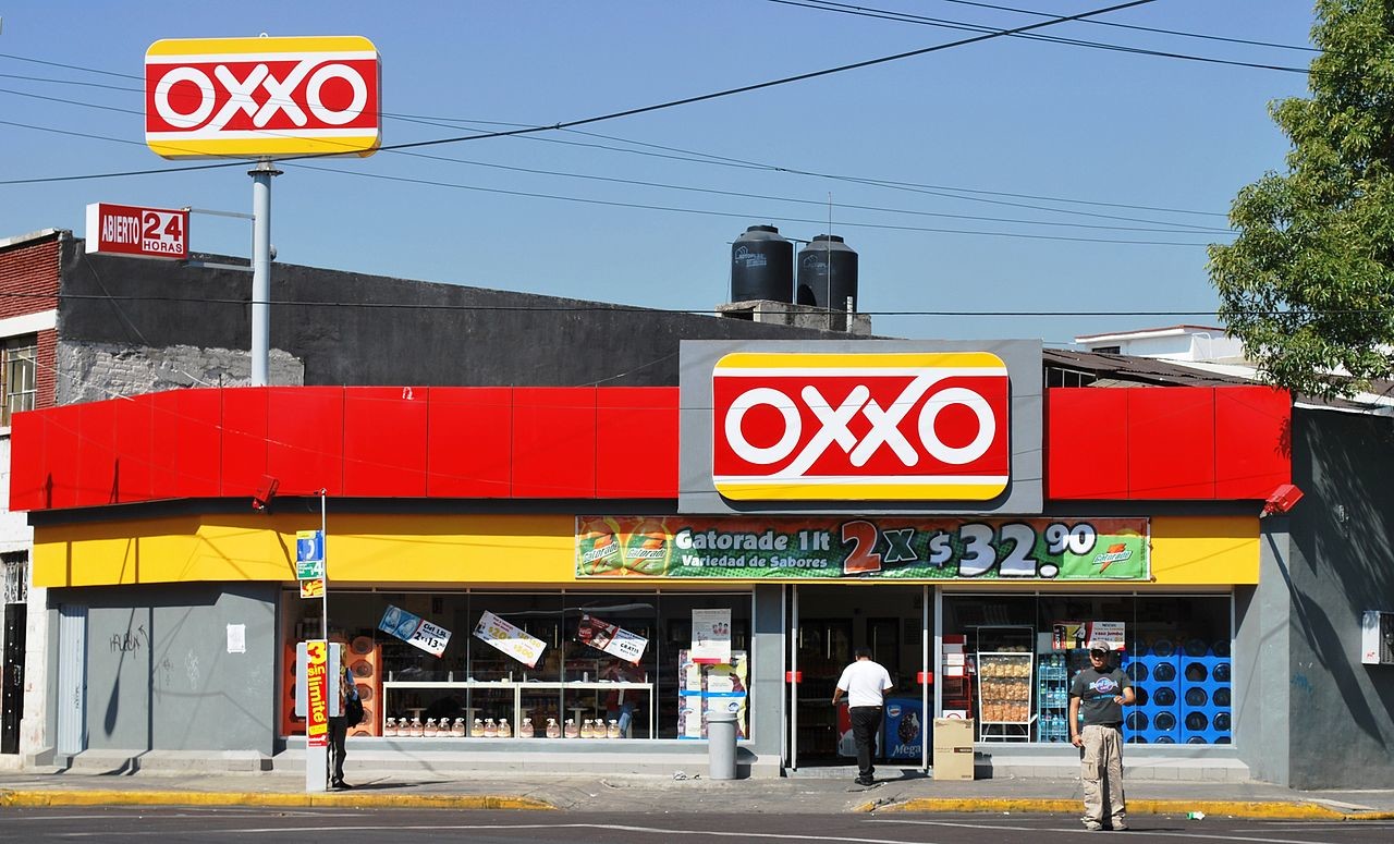 Oxxo abre tienda sobre otro Oxxo en Tijuana; sorprende audacia arquitectónica
