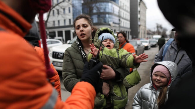 Más de 6 millones de personas han huido de Ucrania desde la invasión rusa