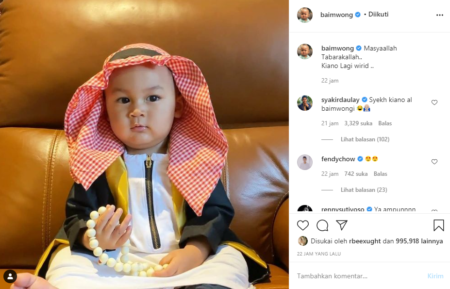 Kiano lagi wirid pakai baju Arab