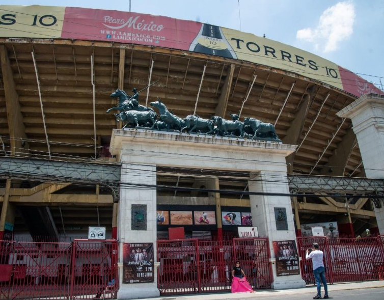 Sheinbaum propone consulta para discutir corridas de toros en la CDMX