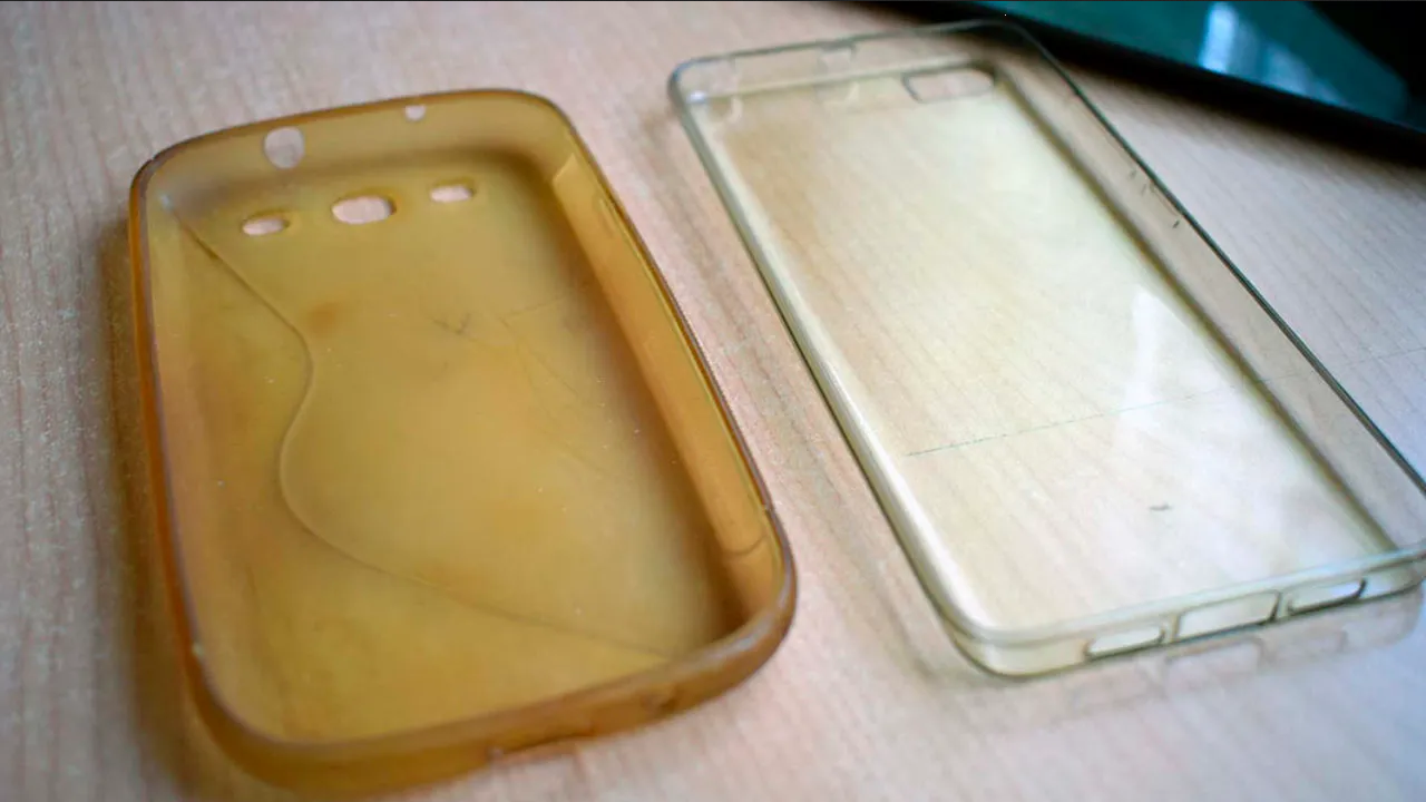 ¿Cómo limpiar la funda transparente de tu celular? Aplica estos trucos