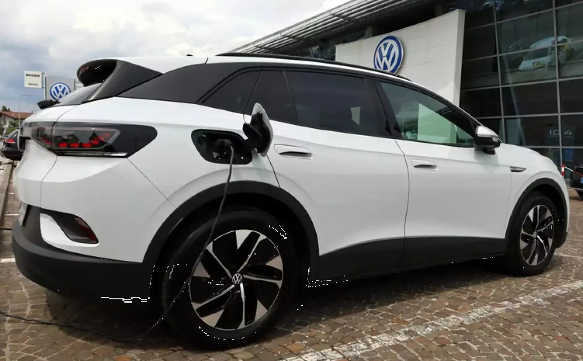 Debido a la baja demanda VW reducirá la producción de 2 autos eléctricos