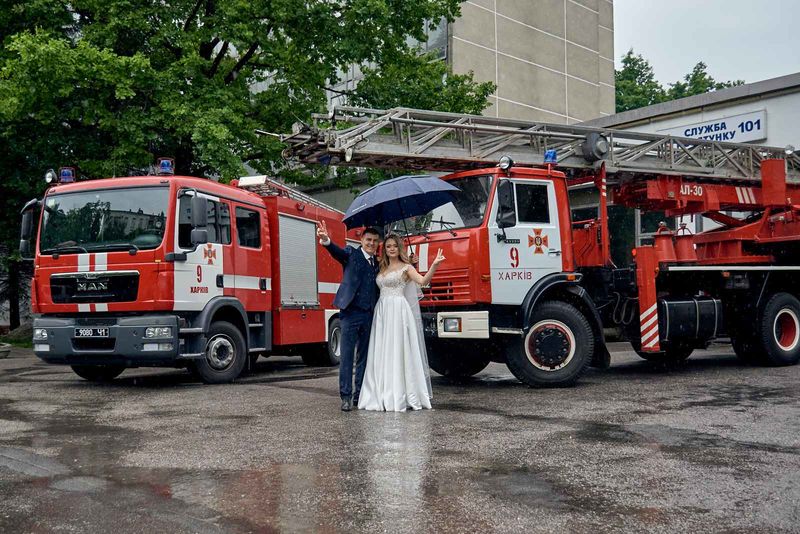 В Харькове ради свадьбы на улицу вывели спецтехнику (фото)