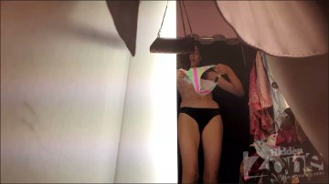 [Image: Voyeur23325105754.jpg]