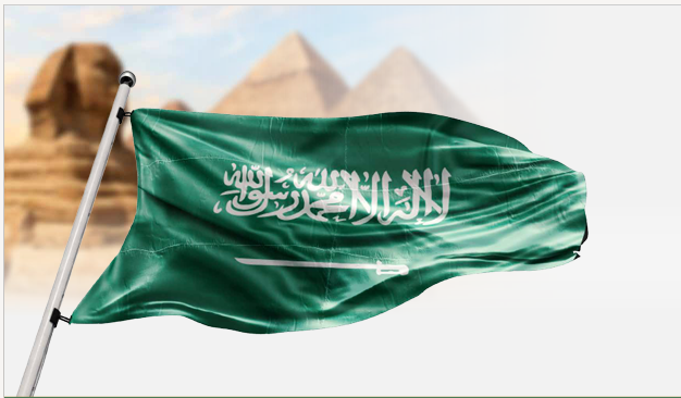 الأهرامات والعلم السعودي