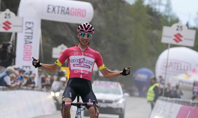 E tre! Ayuso vince anche il tappone valtellinese (© Giro dItalia Under 23)