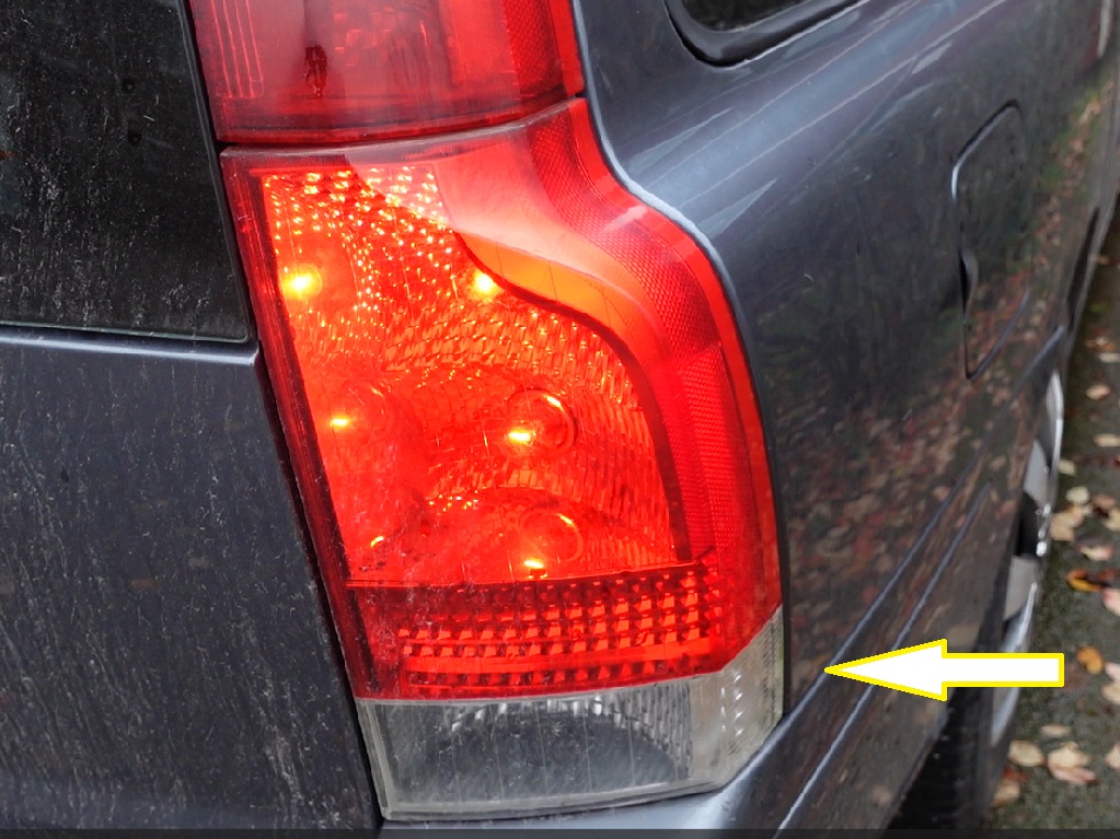 i.postimg.cc/qBs2nfbx/Lampfel-positionsljus-Volvo-V70-2006-bakljus-dioder-leds-hoger-bild3.jpg