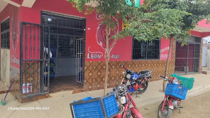 Super Colmado León Rojo exterior