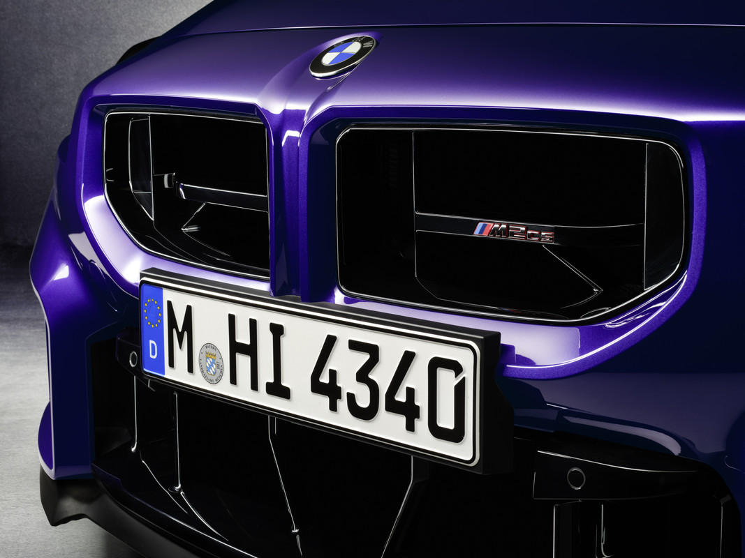 P90600909_highRes_the-new-bmw-m2-cs