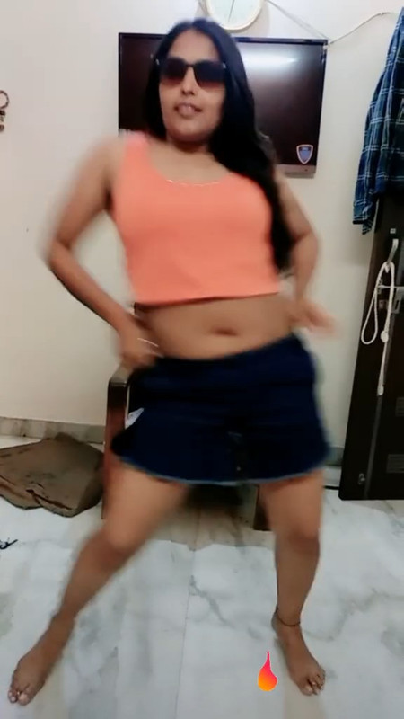 Desi aunty sexy navel and thighs in orange costume.mp4_snapshot_00.11.163