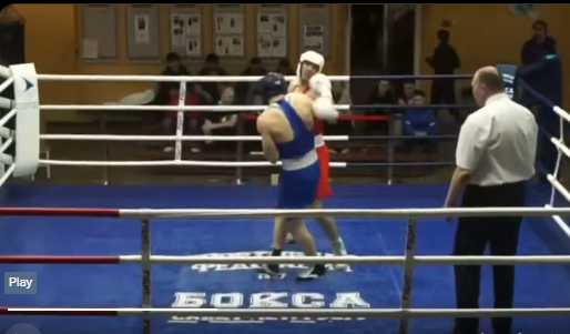 Дисквалификация за млад боксьор, който ползва удар с лакът