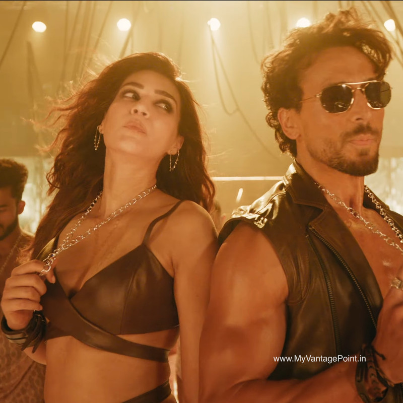 tiger-shroff-with-kriti-sanon-in-hum-aaye-hai-song-from-ganapath-movie