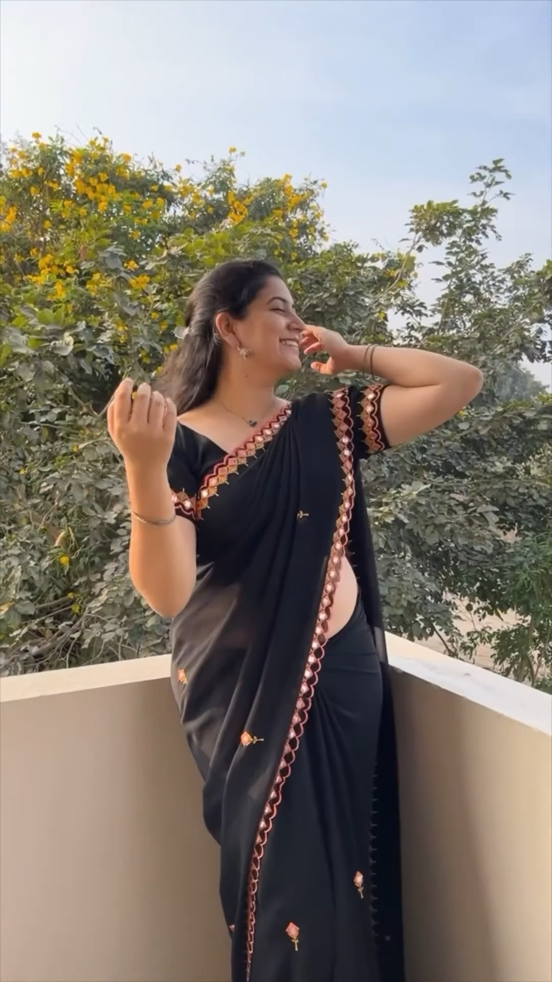 Ksudha hot navel in black saree mp4 snapshot 00 09 072 — Postimages