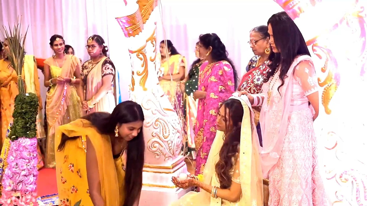 Wide boobs and cleavage show by mutiple girls during haldi.mp4_snapshot_00.26.067