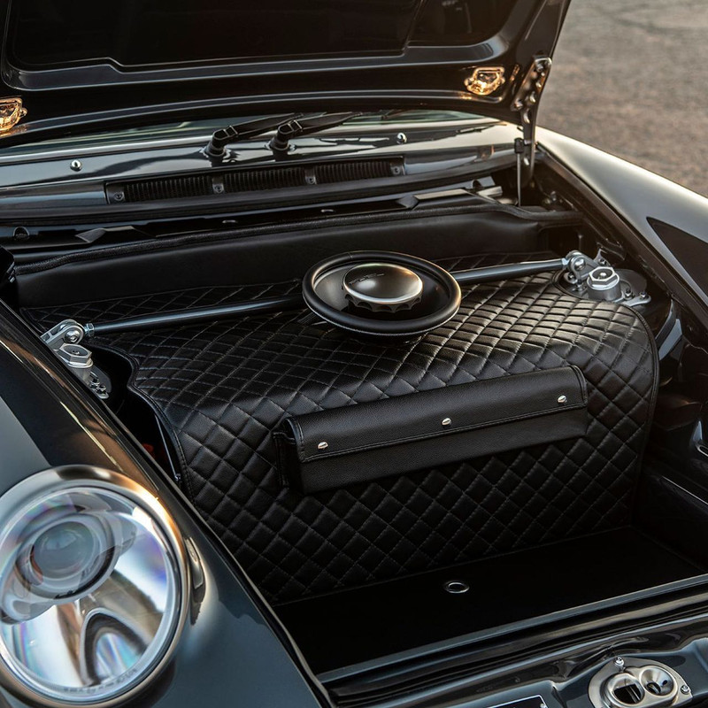 Singer-Vehicle-Design-Suisse-Commission-18.jpg