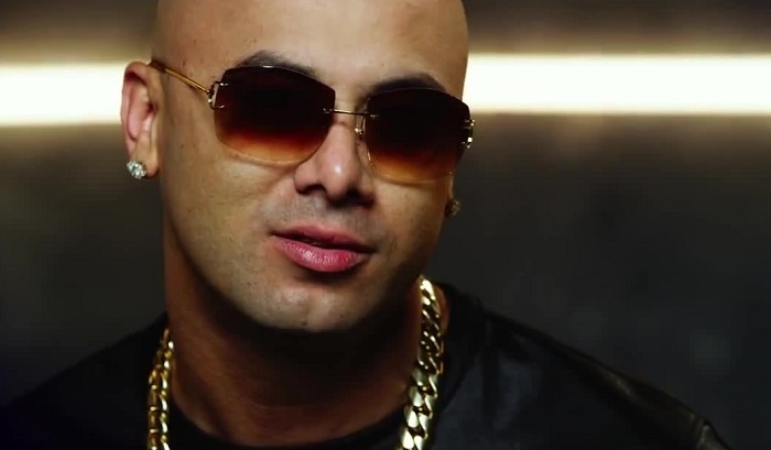 Wisin in the song Adrenelina