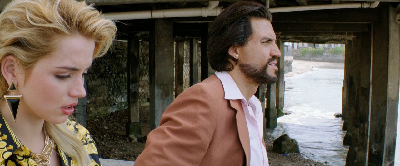 Hands of Stone (2016).mkv_012953.930