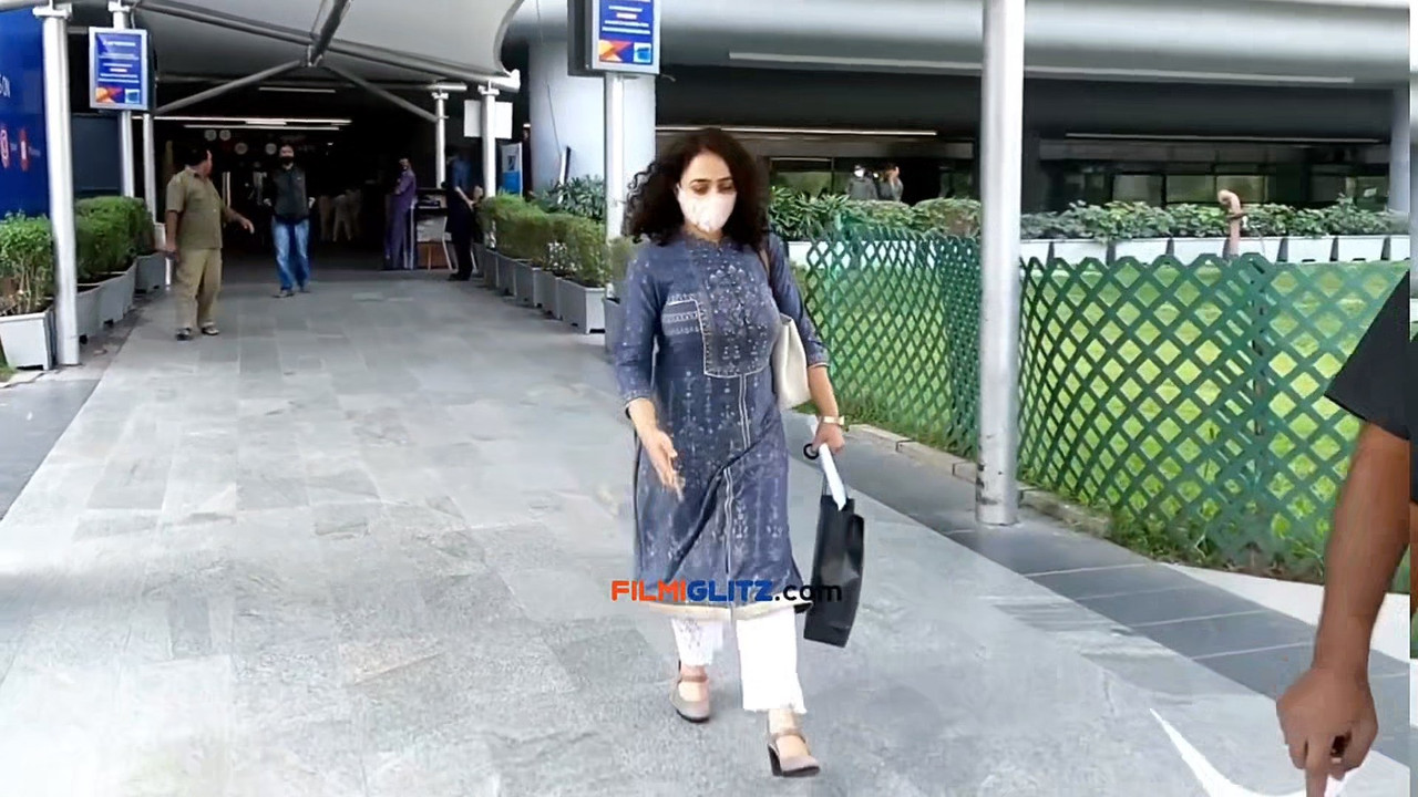 Nithya menon big jiggling boobs.mkv_snapshot_00.04.553