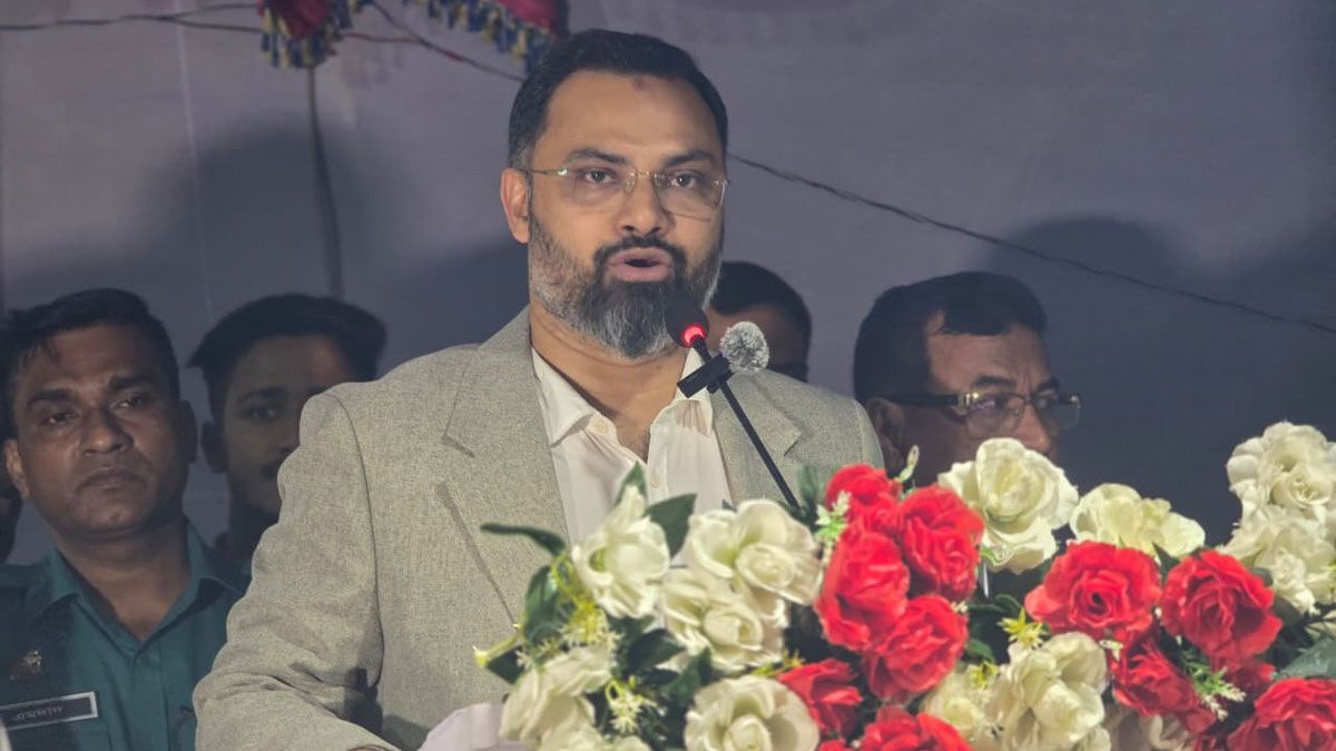 ফেসবুকে অপপ্রচার না করে জনগণের পাশে দাঁড়ান: আমিনুল হক