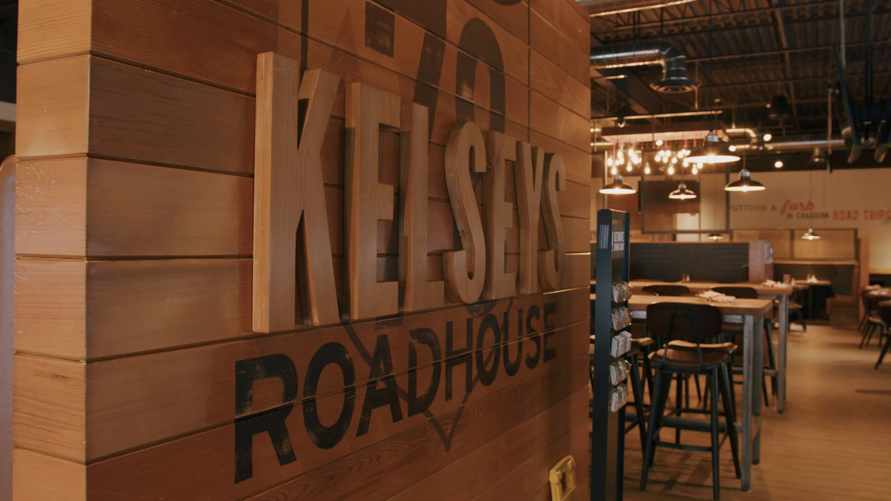 Kelseys Roadhouse wood feature wall and the finished dining room