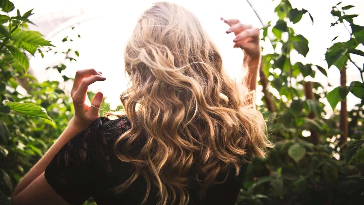 ¿Cuál es el mejor remedio casero para aclarar el cabello?