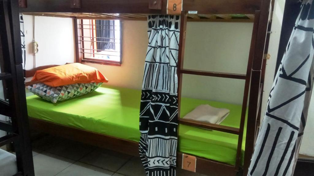 Kamar di Pinisi Backpacker Hostel