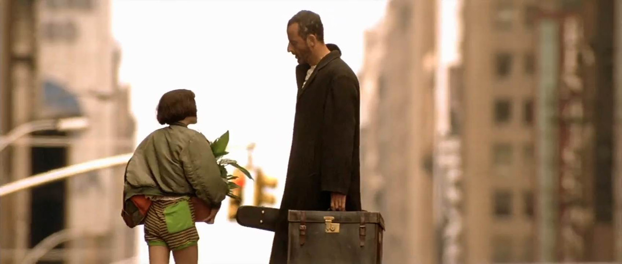 Léon: The Professional 1994 BluRay [Hindi + Tamil + English] 480p 720p 1080p ESub Screenshot
