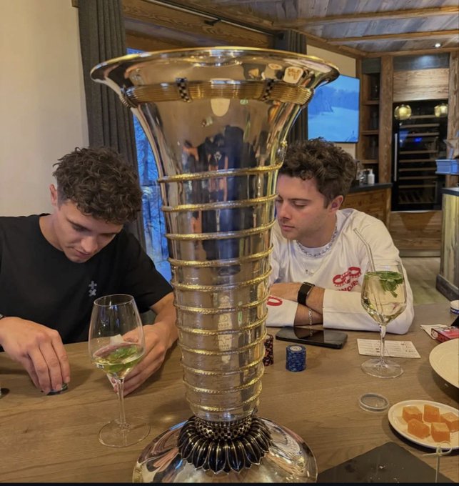 G8u-Xs20WAAASkv-K-format-jpg-name-small.