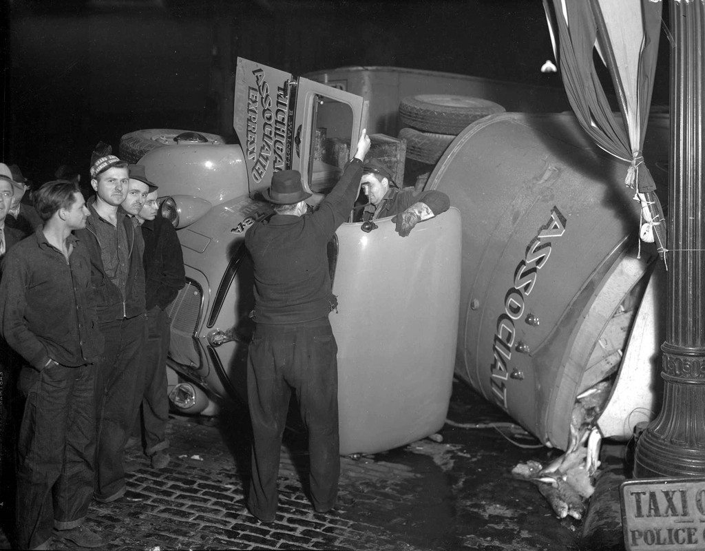 Studebaker_'37 COE Michigan Associated Express Peck's Cut Rate Drugs Hotel Rowe Grand Rapids Sep '37