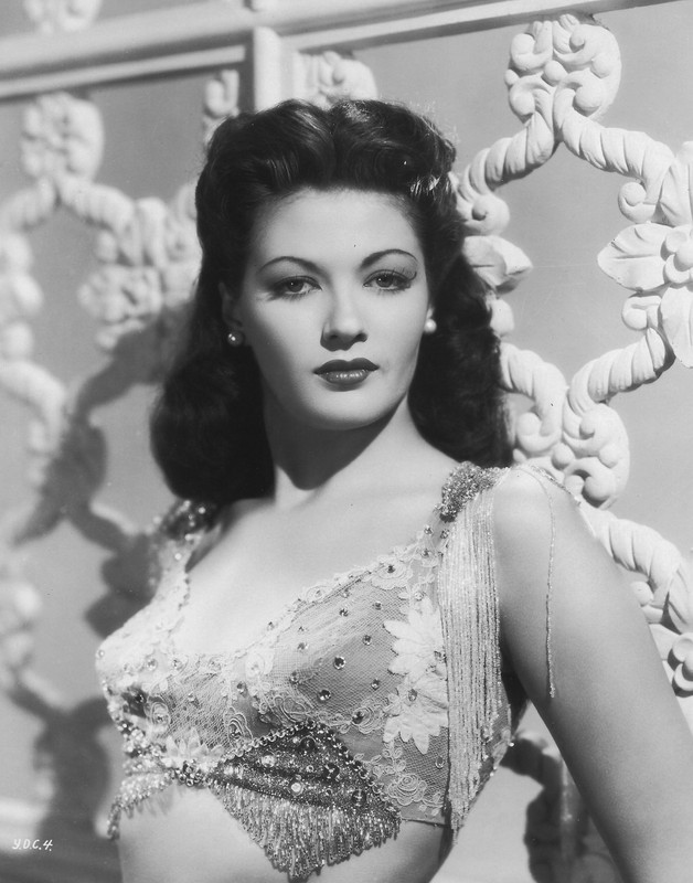 Yvonne_De_Carlo_c27