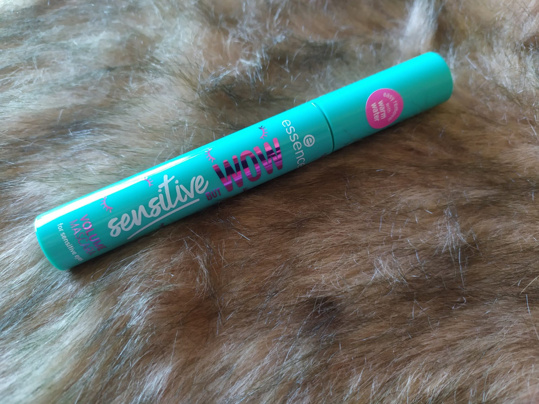 By Vosje x essence Sensitive mascara