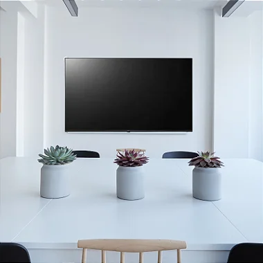 Design moderno com bordas finas para instalação versátil