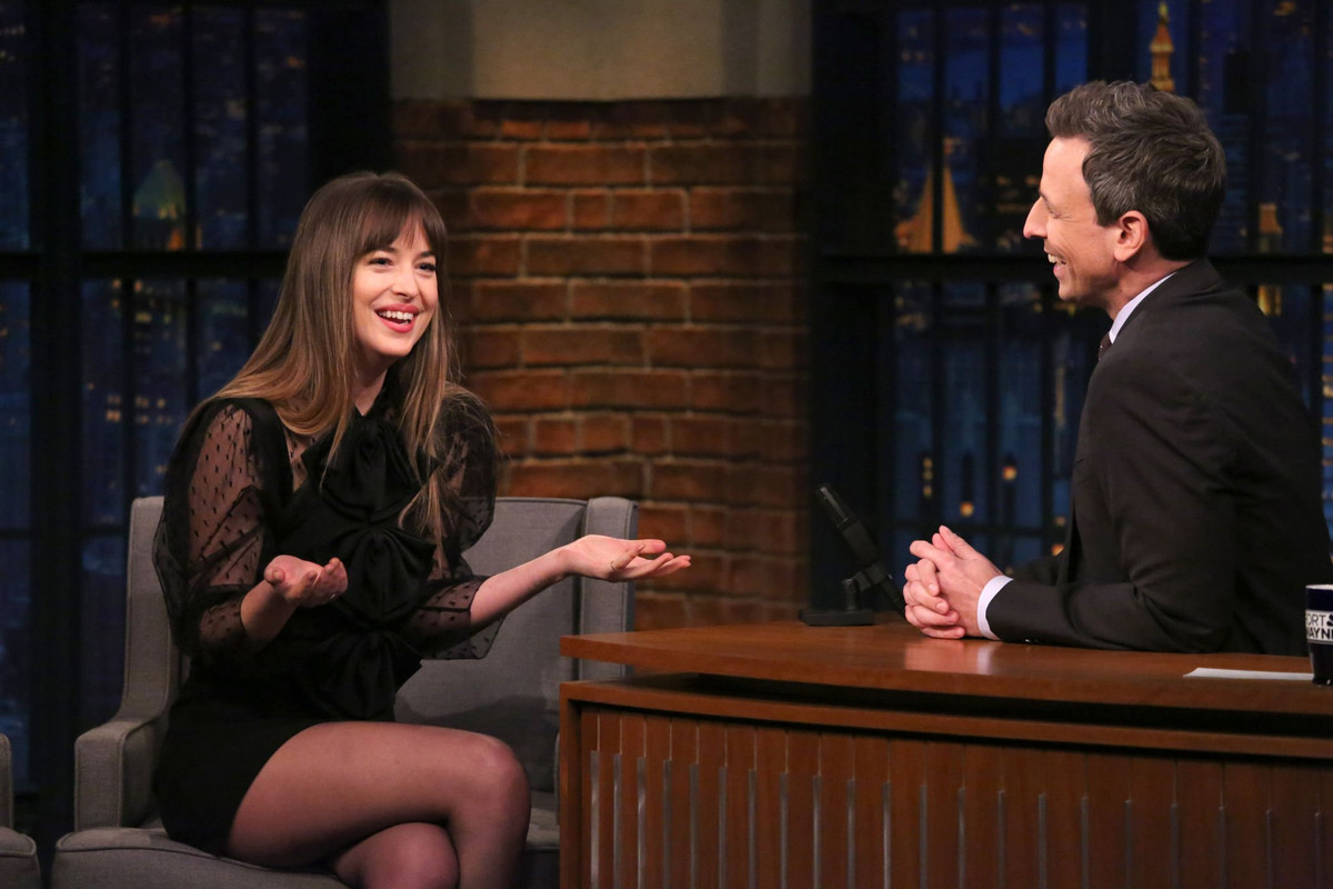dakota-johnson-late-night-with-seth-meyers-new-york-city-january