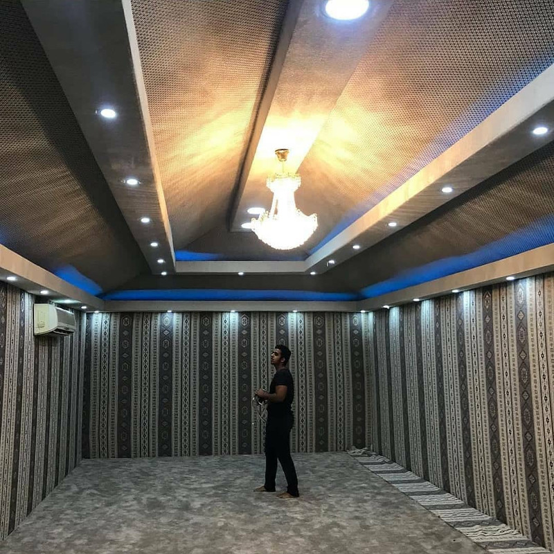 خيمة ملكية مع ستائر شفافة