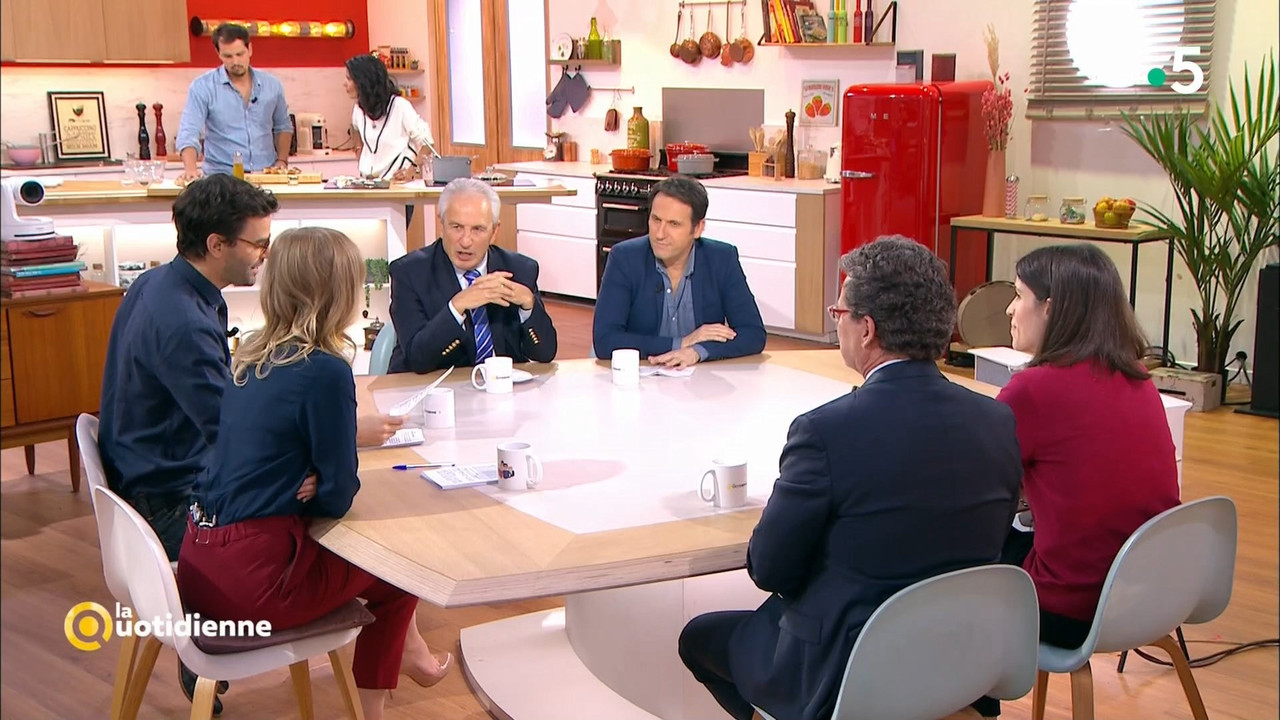 26 December - 10.45.00 - La quotidienne. Entourés d'experts-chro