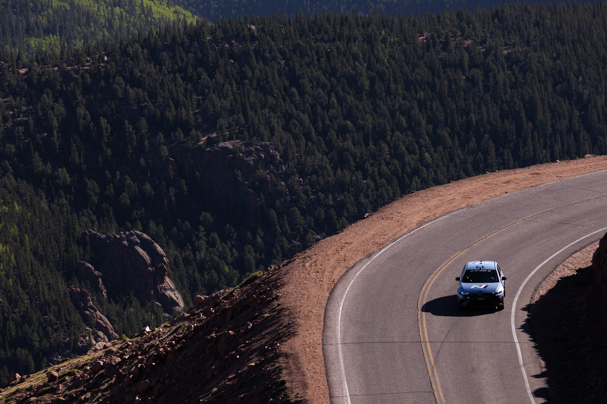 60215-HyundaiMotorsIONIQ5NSetsBenchmarkforCrossoverEVsatPikesPeakInternationalHillClimb